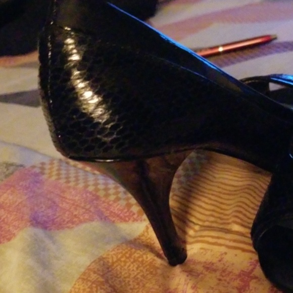 Shoes - Picture 4 of 4